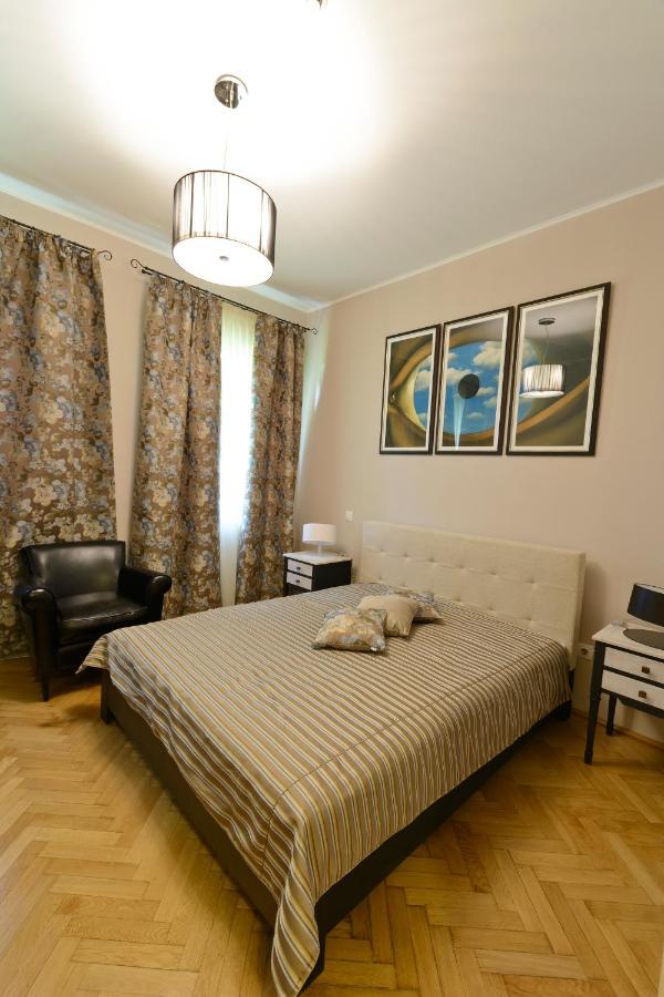 Pensiunea Elphin Târgu-Mureş Extérieur photo