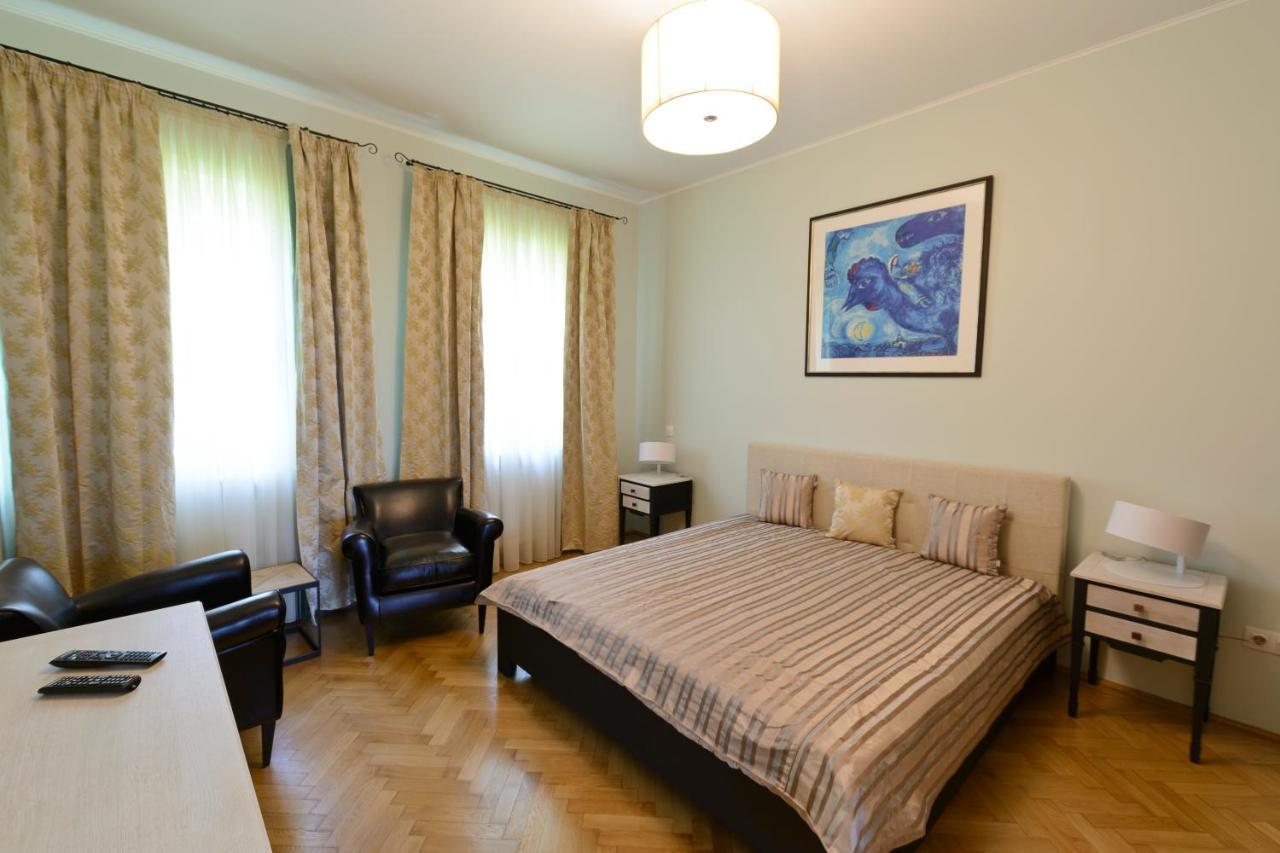 Pensiunea Elphin Târgu-Mureş Extérieur photo