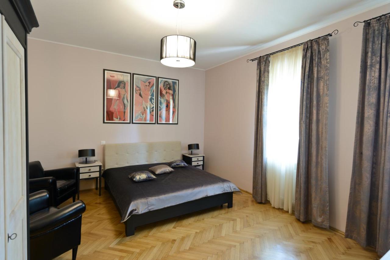 Pensiunea Elphin Târgu-Mureş Extérieur photo