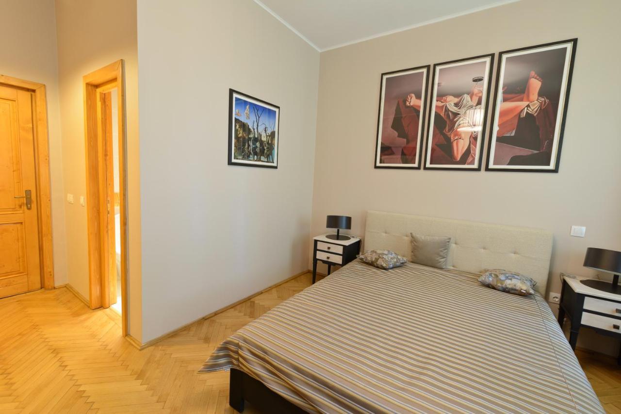 Pensiunea Elphin Târgu-Mureş Extérieur photo
