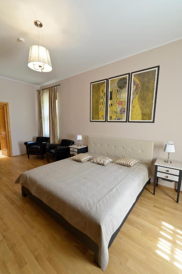 Pensiunea Elphin Târgu-Mureş Extérieur photo